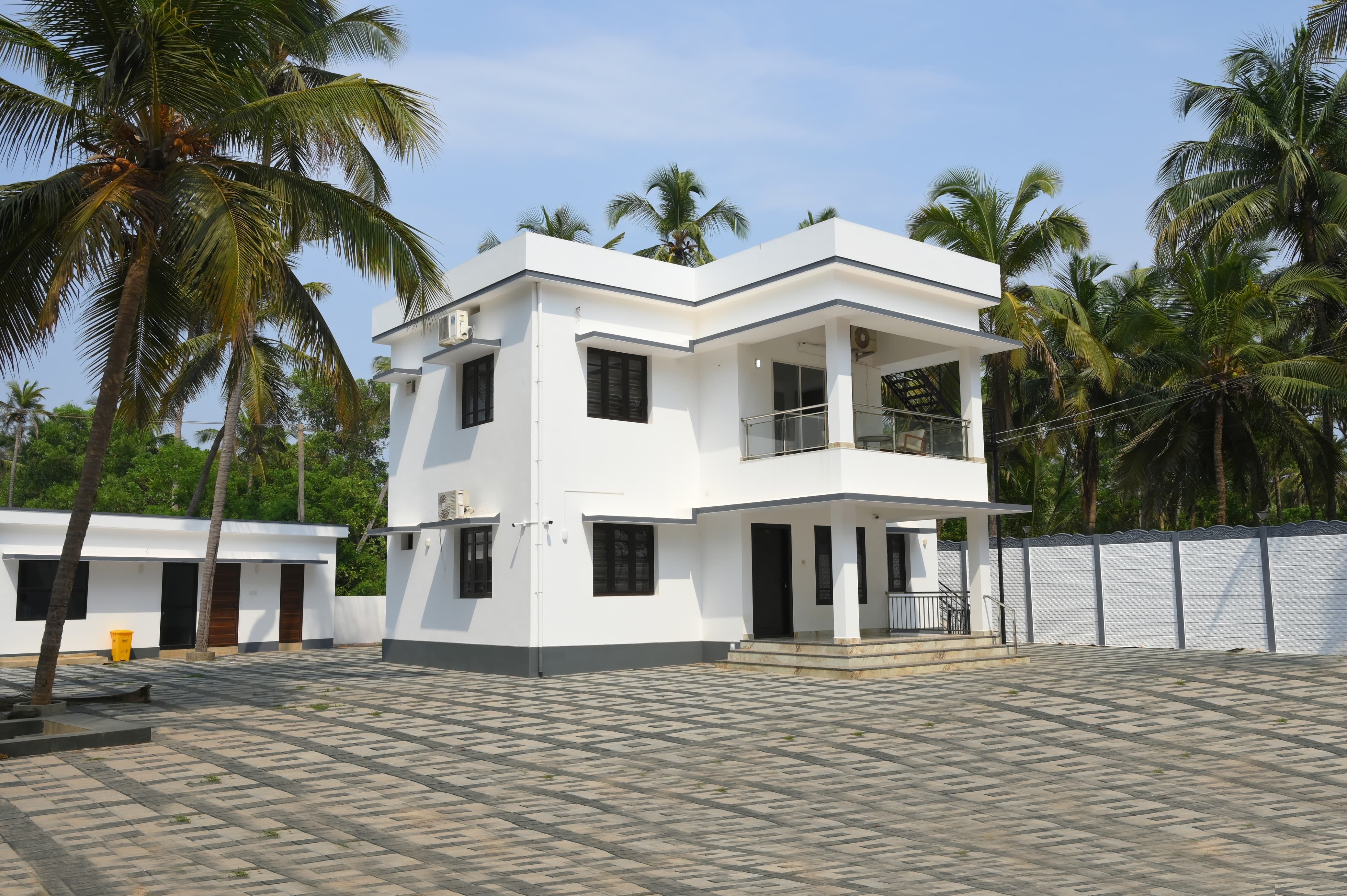 UGGUS Resort